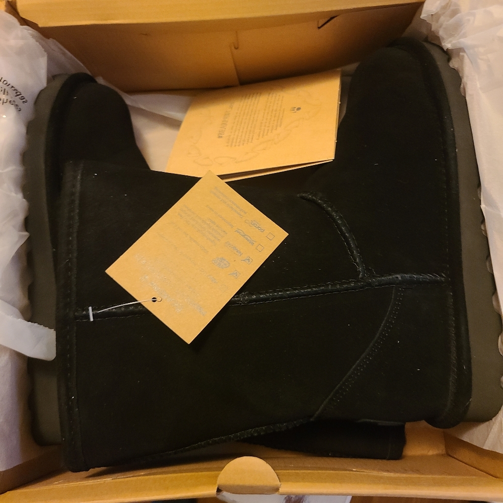 Bearpaw boots (new)
